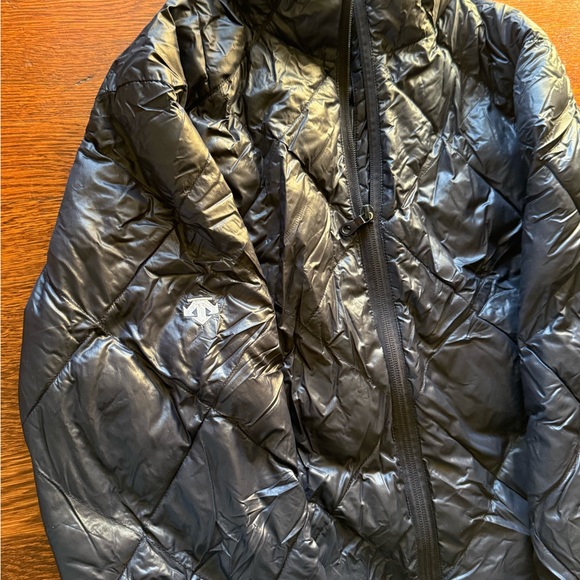 Descente woman’s puffer jacket, winter wear, size large - Picture 2 of 9